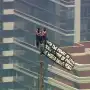 Una pareja burló la seguridad del Empire State y él le propuso casamiento a 450 metros de altura: terminaron detenidos