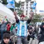 Argentina juega con Cabo Verde: cómo funcionan el comercio, las clases, los colectivos y la salud en Tucumán