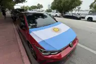 LA GACETA, en Miami: con asado y choripanes, miles de hinchas argentinos coparon North Beach en el banderazo