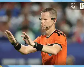 El árbitro para Argentina-Cabo Verde: quién es Drew Fischer