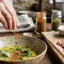 Cómo hacer milanesas más ricas: el ingrediente secreto que recomienda una cocinera y sorprende a todos