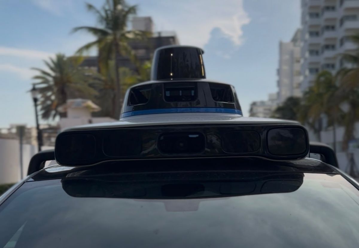 Autos que circulan sin chofer: así funciona el servicio que sorprende a los argentinos en Miami