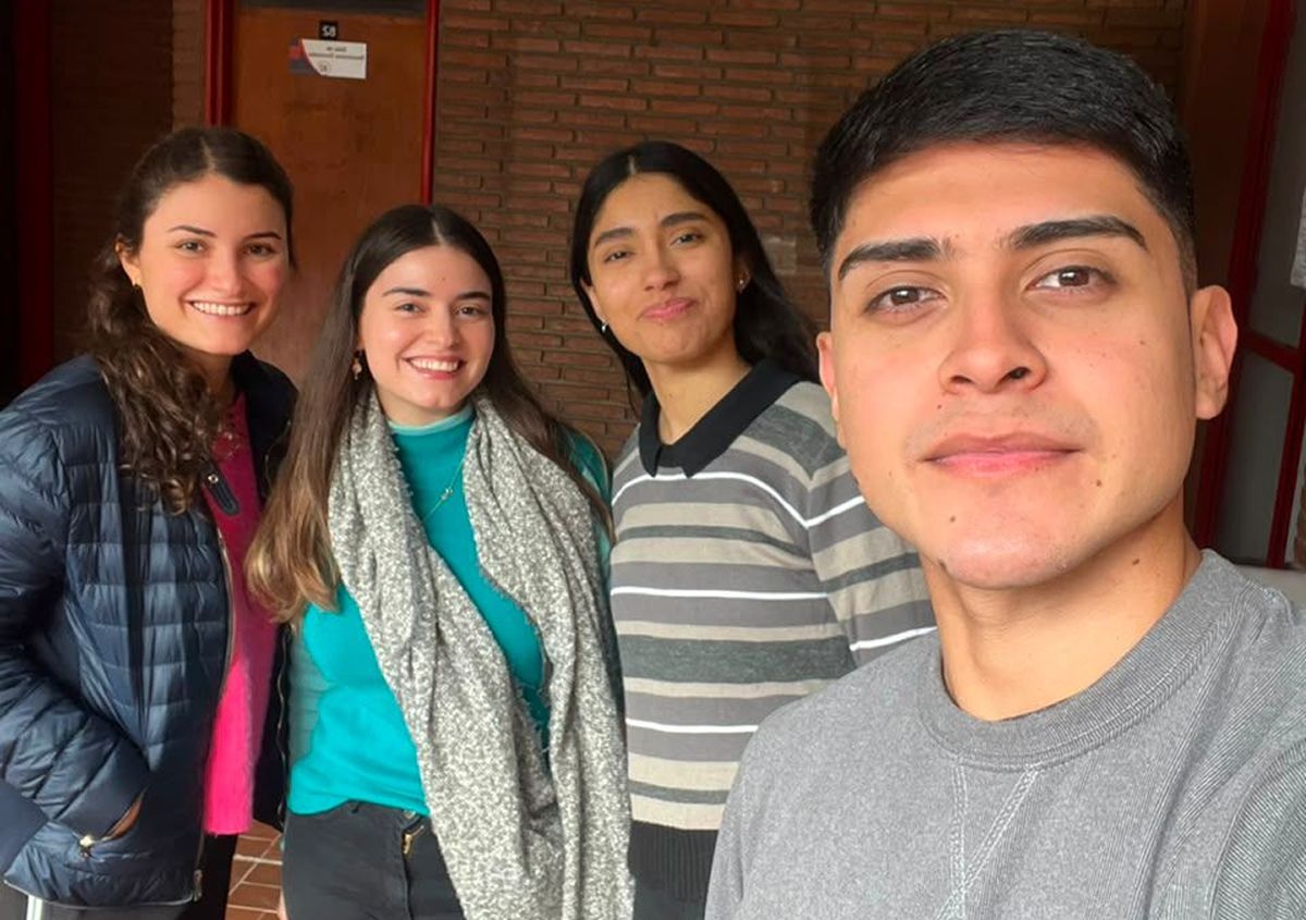 EQUIPO. Solana Horrach, Nahuel Autalan, Natalia Amaya y Tamara López Nassif impulsan ConecTEA, una plataforma de apoyo para docentes y familias.