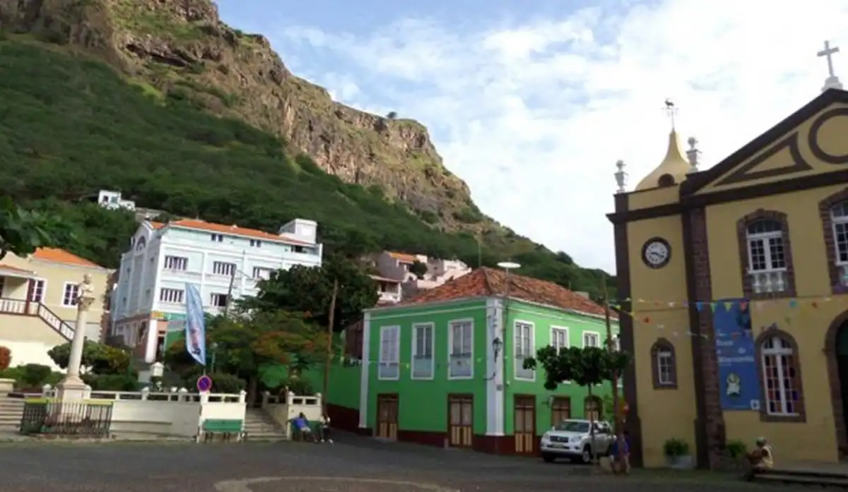 Así es Cabo Verde: vinos sobre lava, diez islas, naturaleza extrema y playas increíbles