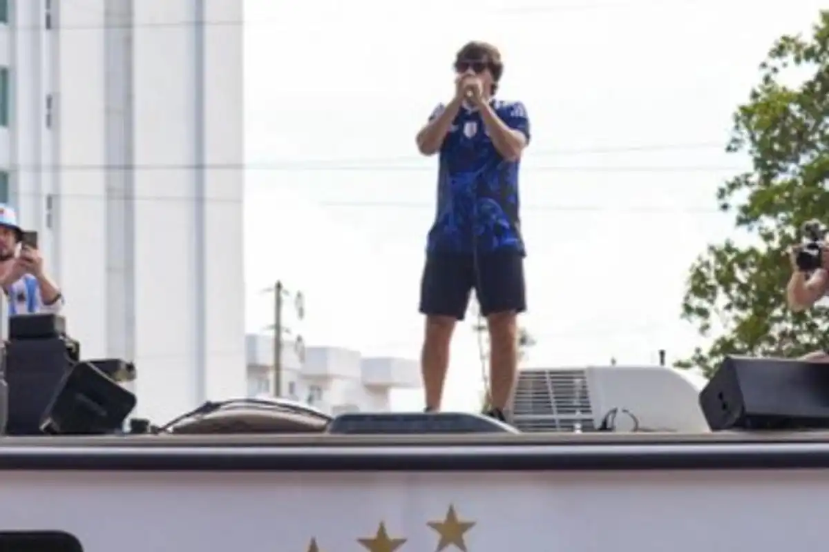 Qué pasó con Andrés Ciro en Miami: la Policía frenó su show en pleno banderazo argentino