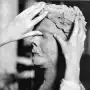 Recuerdos fotográficos: fines del siglo XIX. Las manos de Lola Mora