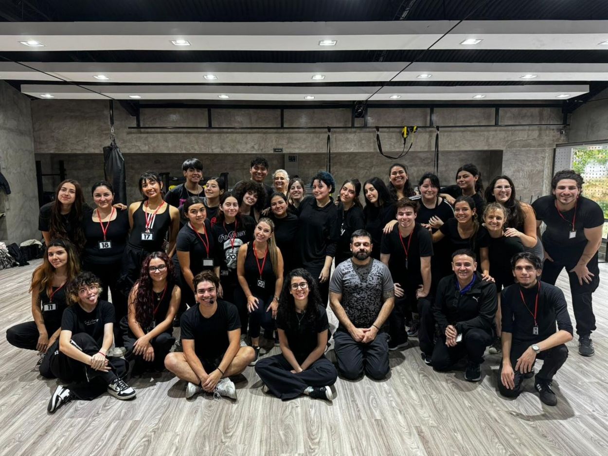 CHAPEAU. La escuela de teatro musical fue convocada para actuar hoy.