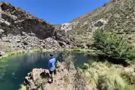 Termas y lagunas esmeralda: los secretos de uno de los pueblos más relajados de la Argentina