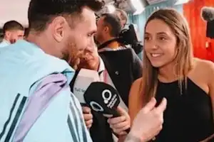 Con un contundente gesto, Messi puso fin a los rumores con Sofi Martínez