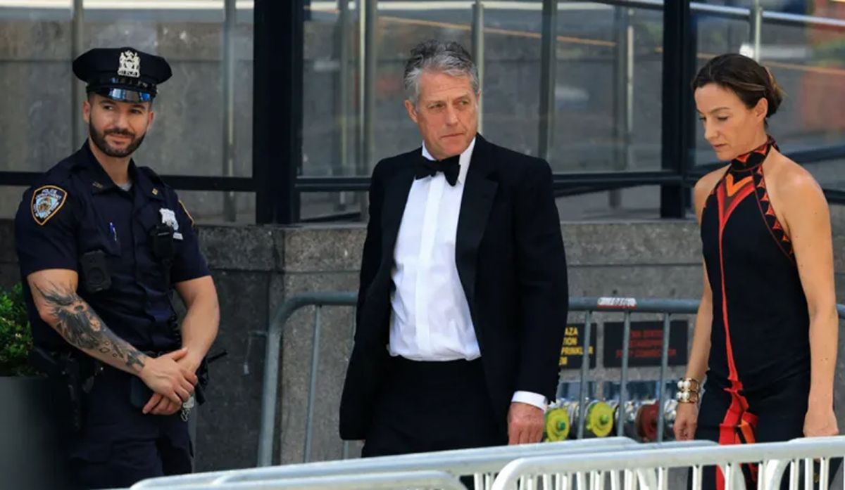 El actor Hugh Grant y su esposa Anna Elisabet Eberstein también se encontraban entre los 1.000 invitados.