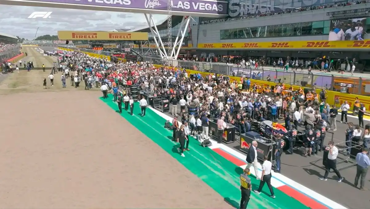 Los pilotos comienzan a llegar a la grilla de largada de Silverstone