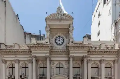 El crédito en pesos continúa estancado