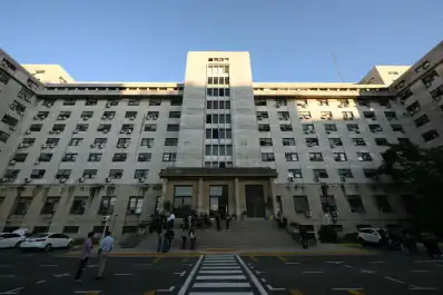 Adorni no podrá salir del país sin autorización judicial