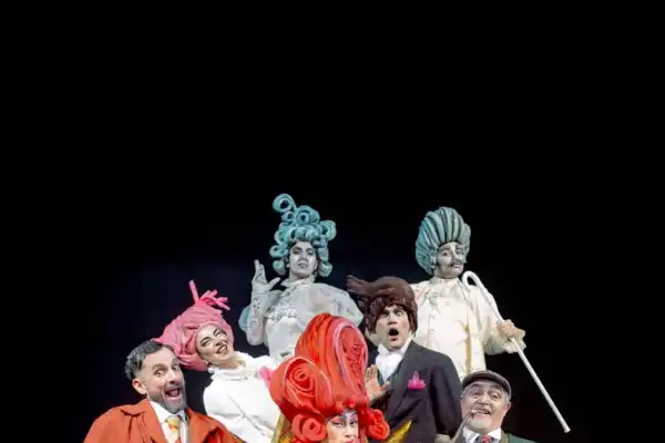 Un policial musical con la estética del comic gótico