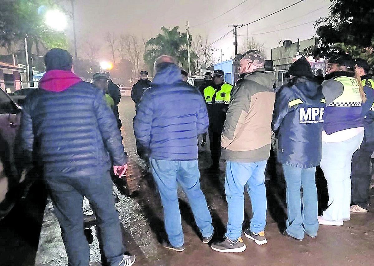 ESPERA. La escena del crimen fue preservada durante varias horas.