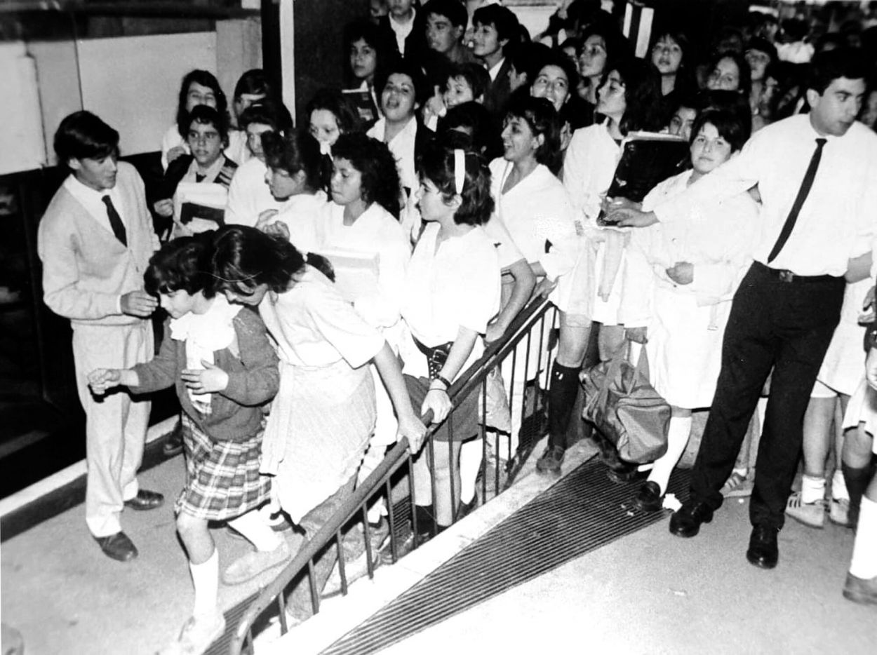 Recuerdos fotográficos: 1991. Chicos se accidentan por ver a los Loco Mía en Tucumán