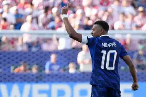 Mbappé respondió a los insultos racistas de una senadora paraguaya