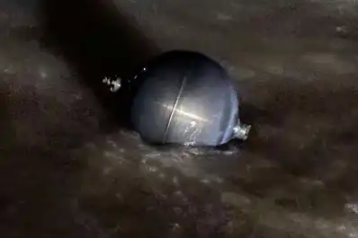 Evacuaron una playa de Australia tras el hallazgo de misteriosas esferas metálicas con posible contenido tóxico
