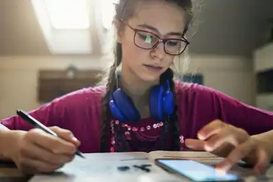 Cuatro de cada 10 adolescentes usaron ChatGPT para temas de salud mental, según un estudio