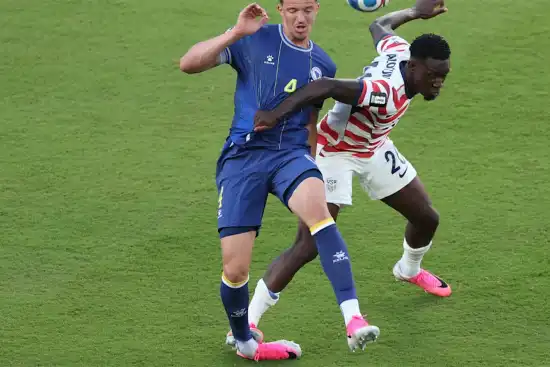 550x367_polmica-folarin-balogun-fue-expulsado-dura-falta-sobre-tarik-muharemovic-duelo-dieciseisavos-final-frente-bosnia-herzegovina-1144290-103708.webp