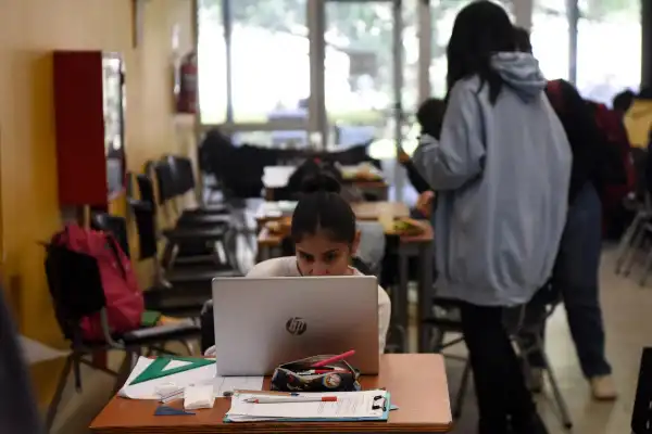 La UNT difundió la inscripción a becas para estudiantes que quieran investigar