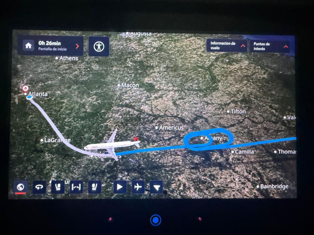 Diario de viaje: una hora de espera, una tormenta y la advertencia por el combustible: así fue el vuelo más largo del Mundial en Estados Unidos