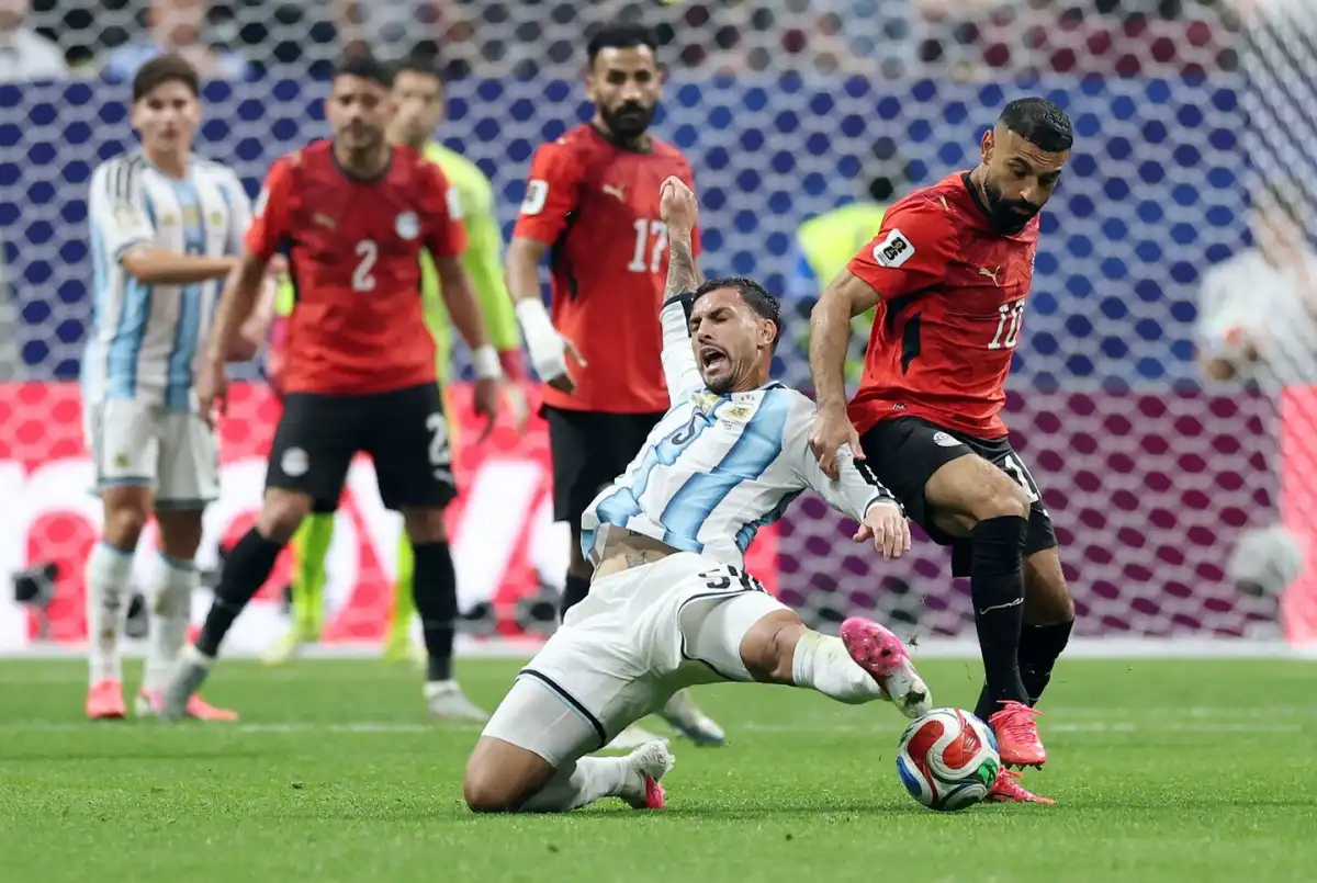 Video: el cruce salvador de Leandro Paredes que mantuvo con vida a la Selección ante Egipto