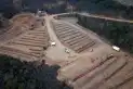 Terremotos en Venezuela: fosas comunes y misas al aire libre en una Guaira devastada