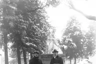 Recuerdos fotográficos: la estatua Parábola, bajo la nevada de 1920 en la plaza Independencia