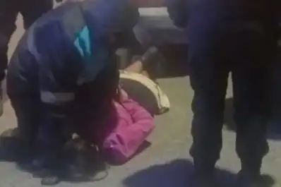Una mujer mordió a una policía para impedir que le secuestraran el auto en un control de alcoholemia en Puerto Madryn