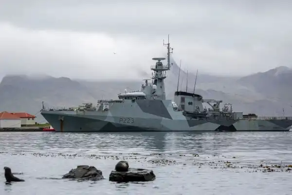 Diputados exigen explicaciones al Gobierno por el paso del HMS Medway y crece la tensión por Malvinas