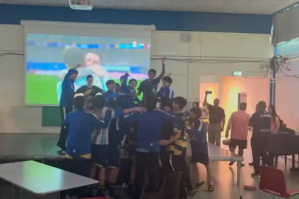 A miles de kilómetros, pero con la misma pasión: el festejo del CEF 18 por la clasificación de Argentina