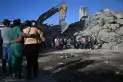Terremotos en Venezuela: buscan sustento entre los escombros de La Guaira