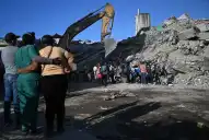 Terremotos en Venezuela: buscan sustento entre los escombros de La Guaira