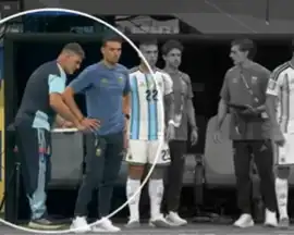 Por qué Ayala tenía el cartel de los cambios en el momento del gol