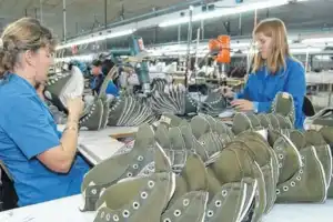 Fin de una era industrial: cierra la última fábrica de zapatillas Nike en la Argentina
