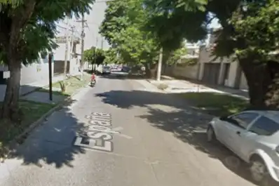 Investigan la muerte de una mujer de 64 años en barrio El Bosque: su hermano quedó internado
