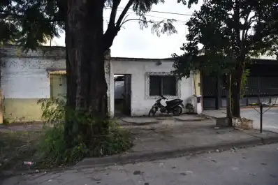 Investigan la muerte de una mujer de 62 años en barrio El Bosque: su hermano quedó internado