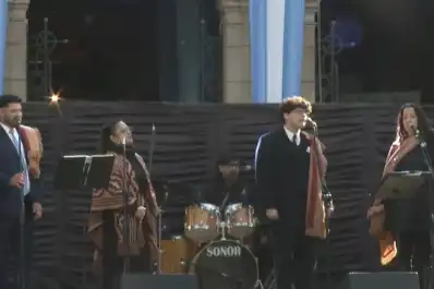 En vivo: la Fiesta Patria ya se vive en Plaza Independencia con grandes artistas