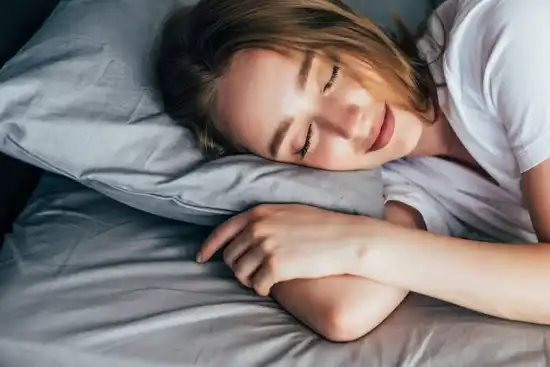 Pocos lo saben: cómo influye la forma de dormir en el aumento de peso