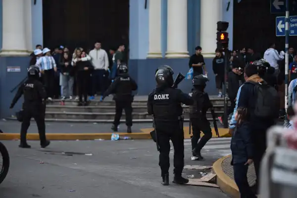 Disturbios en Tucumán: Los inadaptados estos quieren sentirse más importantes que Messi, dijo Girvau