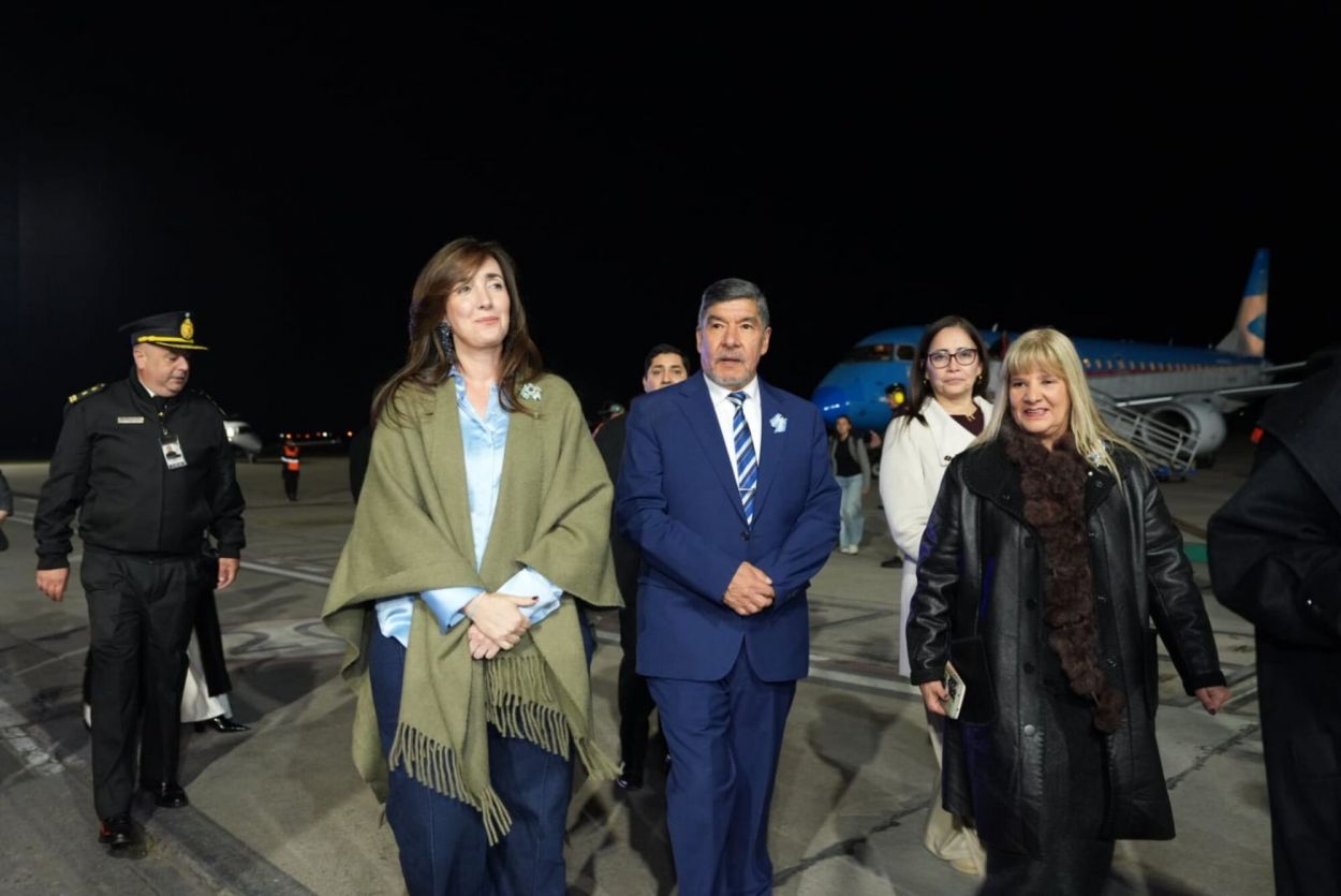 PROTOCOLO. La vicepresidenta fue recibida por el vicegobernador Acevedo. Información Pública