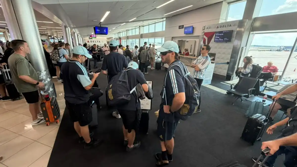 A 8.000 kilómetros de casa: qué extrañan los argentinos que pasan el 9 de Julio siguiendo a la Selección