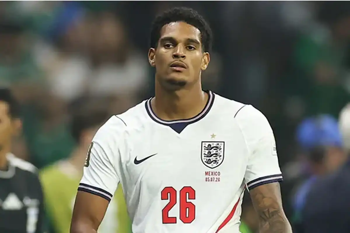 Inglaterra sufrió una baja sensible: la FIFA suspendió a Jarell Quansah por dos partidos