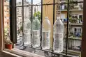 El truco de la botella de agua en la ventana: para qué sirve y cómo usarlo