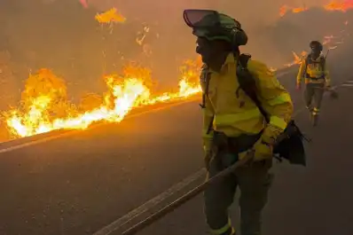 Ascienden a doce los muertos por un incendio forestal en Almería, España