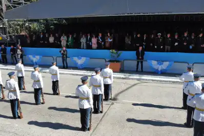 Seguilo en vivo: con una gran convocatoria, comenzó el desfile cívico-militar por el Día de la Independencia