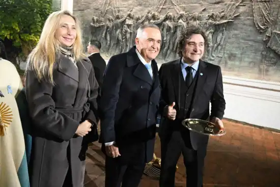 LLEGÓ CON SU HERMANA. El mandatario arribó a la Casa Histórica acompañado por la secretaria general de la Presidencia, Karina Milei, y fue recibido por el gobernador de Tucumán, Osvaldo Jaldo.