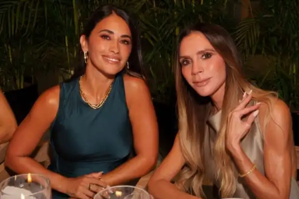 Antonela Roccuzzo deslumbró en la inauguración de la nueva casa de Victoria Beckham en Miami con un elegante look de gala