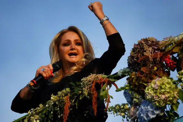 Murió Bonnie Tyler a los 75 años: ¿cuál de sus canciones resuena en el fútbol argentino?